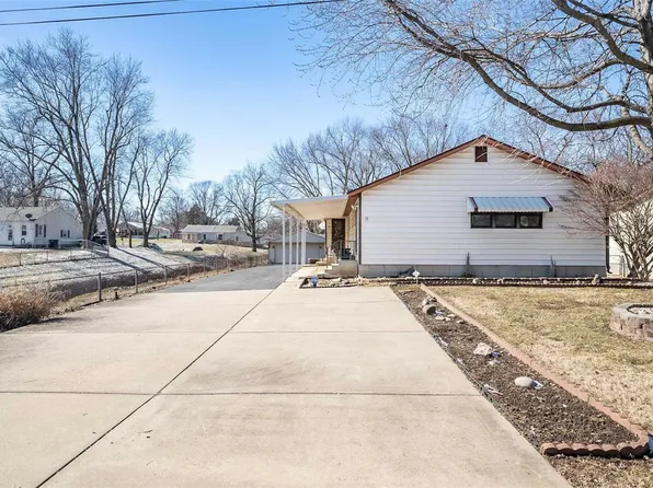 55 Hampton Dr, Fairview Heights, IL 62208