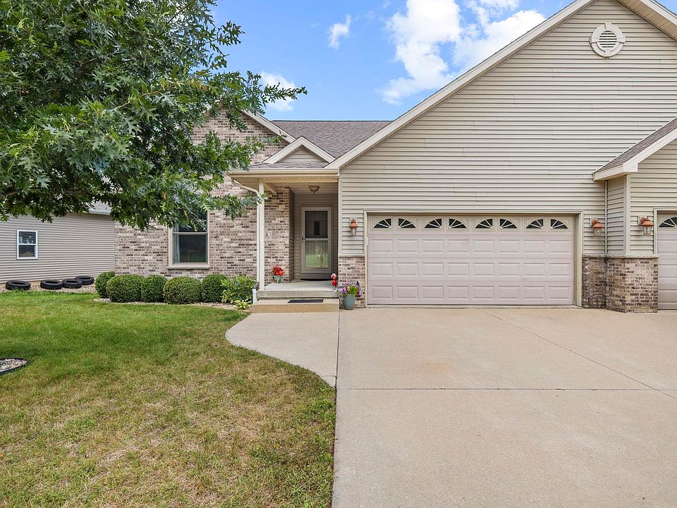 1st image of 716 Forest Edge Dr