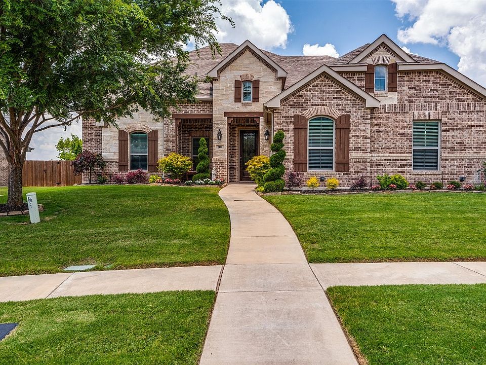 1st image of 207 Wisteria Way