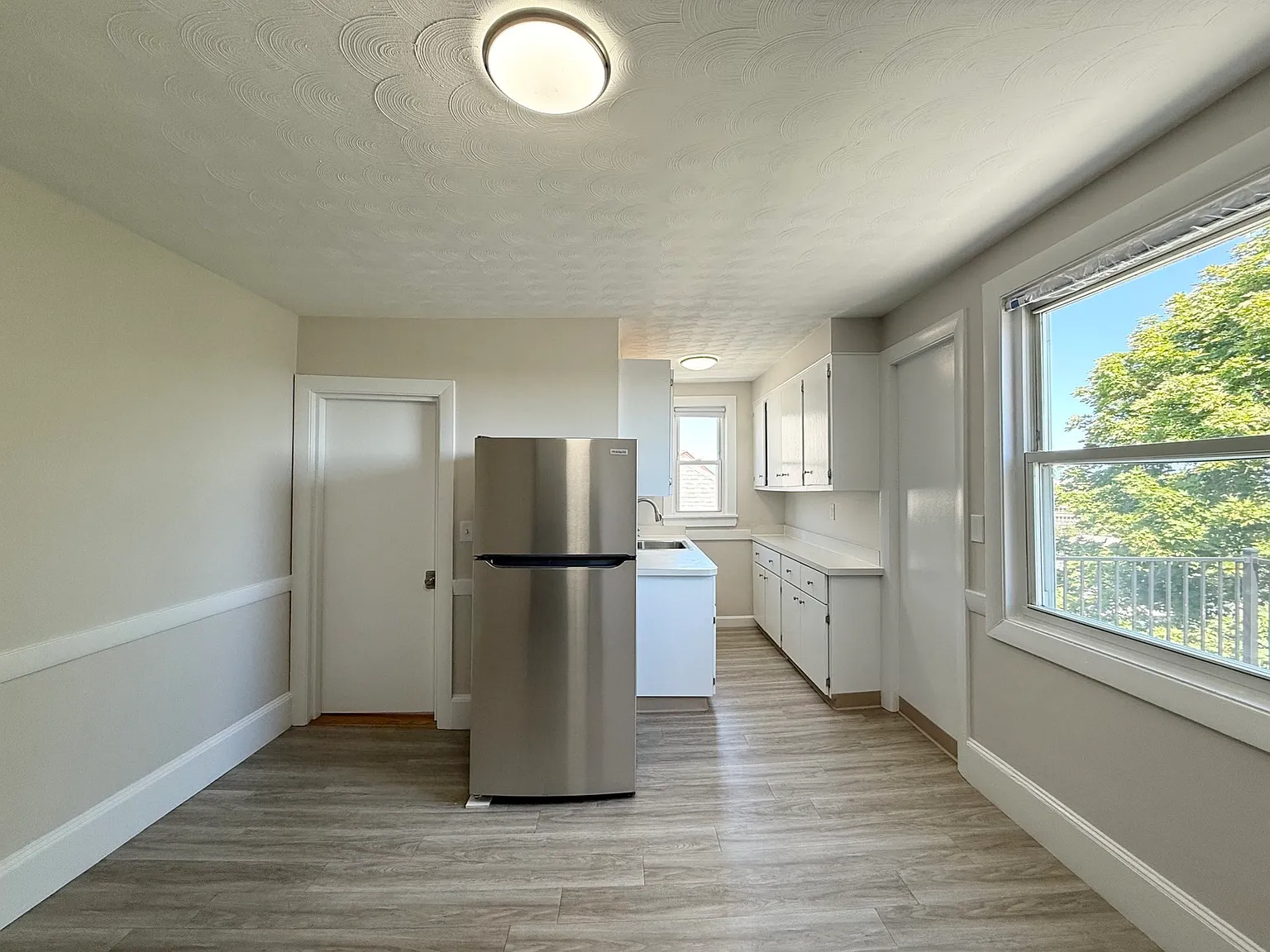 2 bed, 1.0 bath, 800 sqft, $2,400 — Photo 3