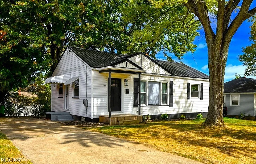 1457 Maple St photo 1