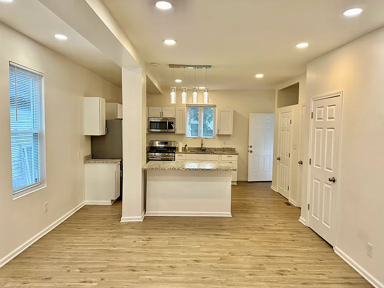 2214 W 32nd St #1 — Photo 18
