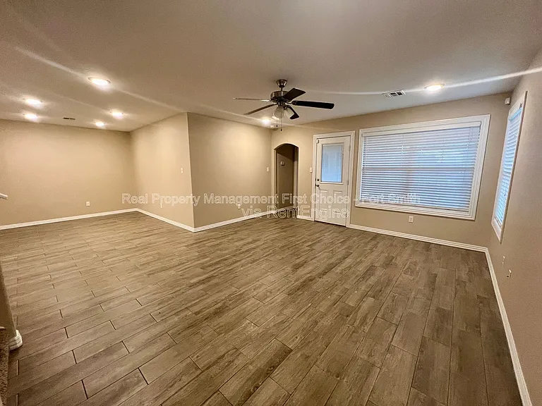 6617 Leightyn Ln — Photo 3