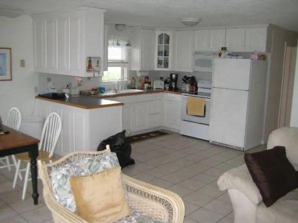 39 Cypress Ave, Narragansett, RI 02882