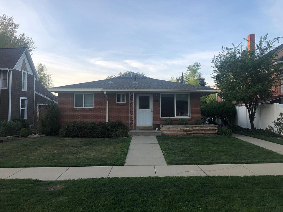 1st image of 1021 E Blaine Ave
