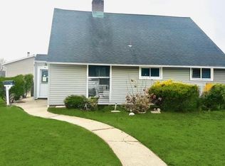 36 Trumpet Ln, Levittown, NY 11756