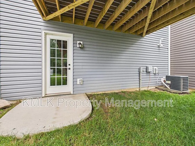 4037 N Steels Cir — Photo 59