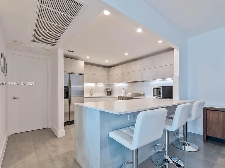 2301 Collins Ave #507 — Photo 7