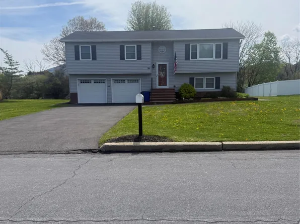 84 Guernsey Drive, New Windsor, NY 12553