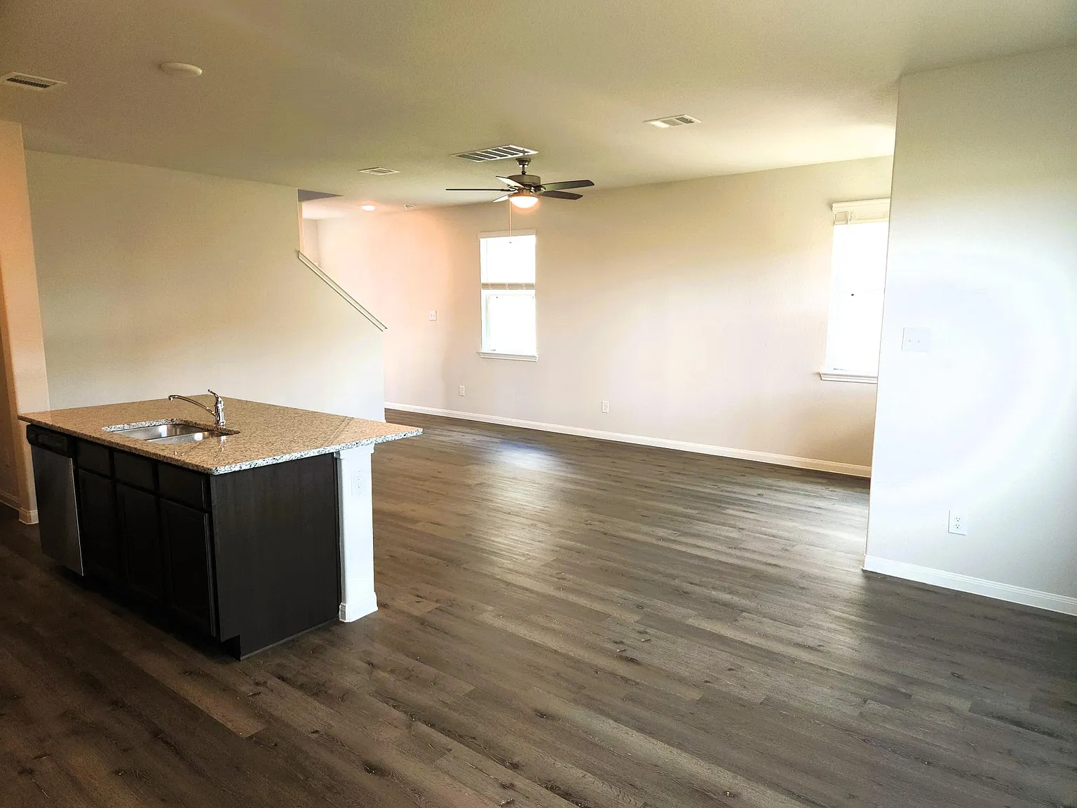 3 bed, 2.5 bath, 1849 sqft, $1,975 — Photo 2