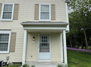 271 Inlet Ct, Walled Lake, MI 48390