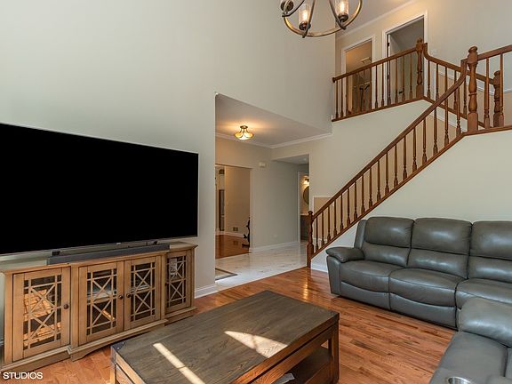 3rd image of 407 Cambridge Dr