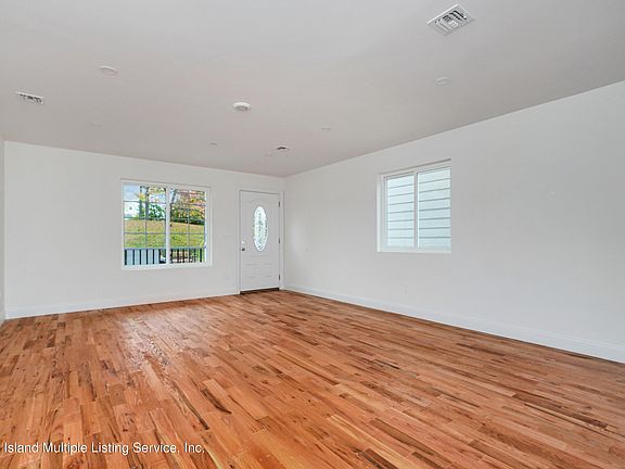3rd image of 40 Lyman Ave