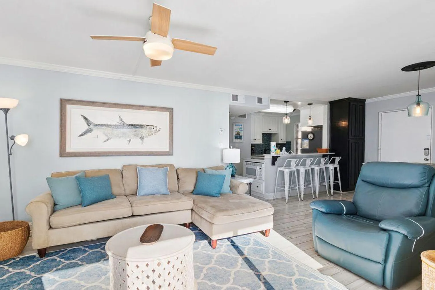 2 bed, 2.0 bath, 882 sqft, $4,560 — Photo 1