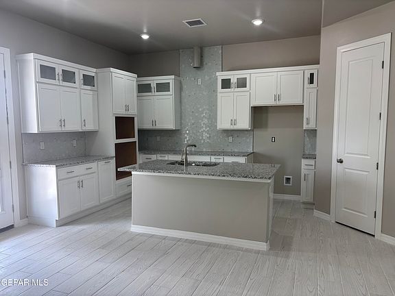 4th image of 6154 Sorrel Dr