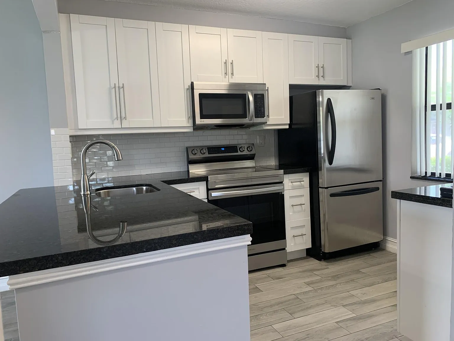 2 bed, 2.0 bath, 810 sqft, $2,200 — Photo 1