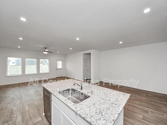 5th image of 31303 Heddington Ln