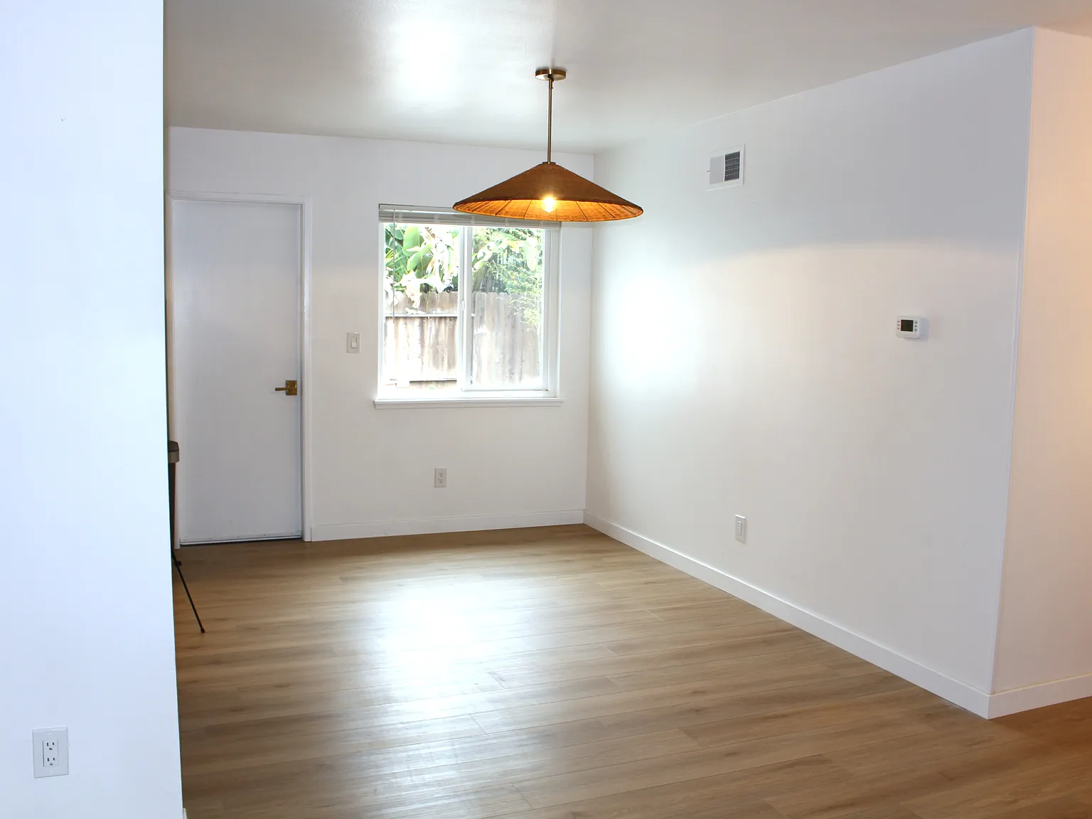 3 bed, 1144 sqft, $5,750 — Photo 4