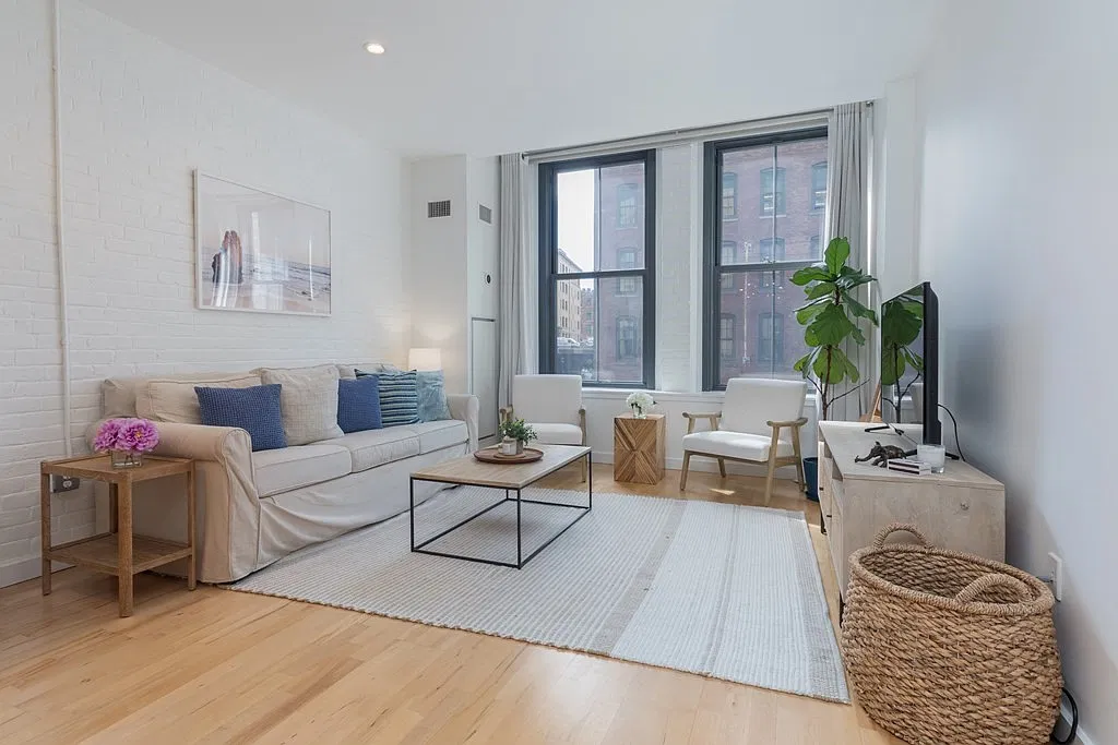 2 bed, 2.0 bath, 1033 sqft, $5,250 — Photo 2