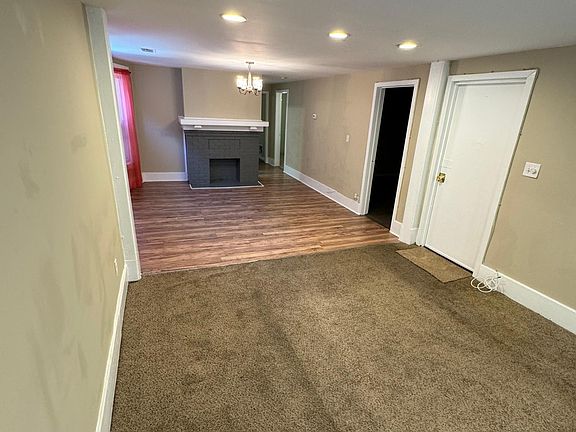 3rd image of 1909 Seneca St Unit 2