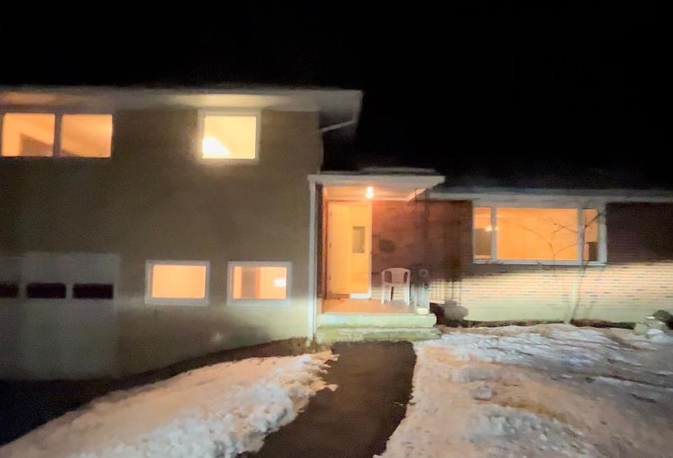 1st image of 137 N Meadowbrook Ln