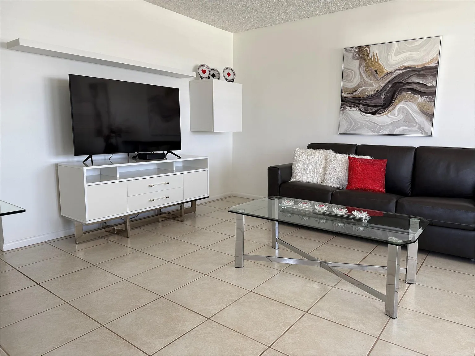 2 bed, 1.5 bath, 828 sqft, $2,500 — Photo 4