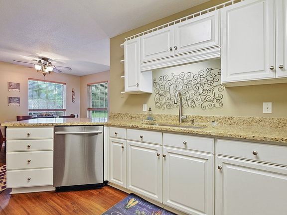 5th image of 1701 E Lakeshore Dr