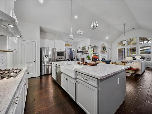 5th image of 30 Overland Heath Dr