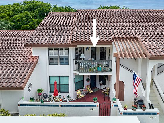 3rd image of 6011 SE Martinique Drive #201
