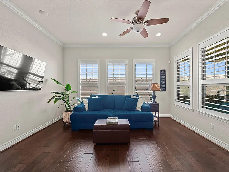 1201 Highknoll Ln — Photo 15