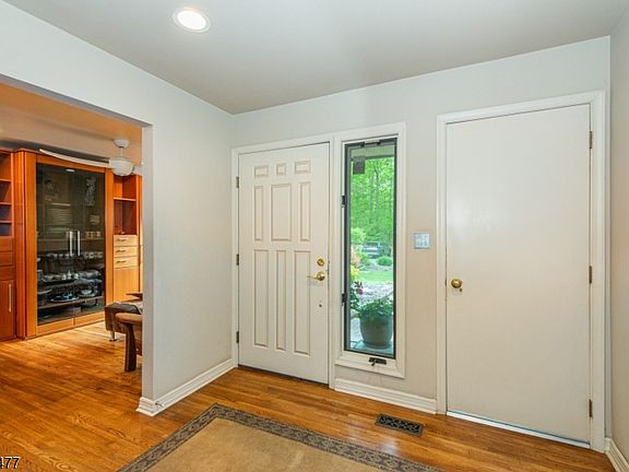 3rd image of 21 Lockley Ct