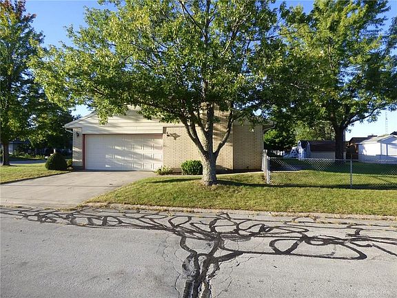 2nd image of 1369 Hillside Dr