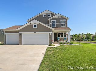 3269 Lowingside Dr, Jenison, MI 49428