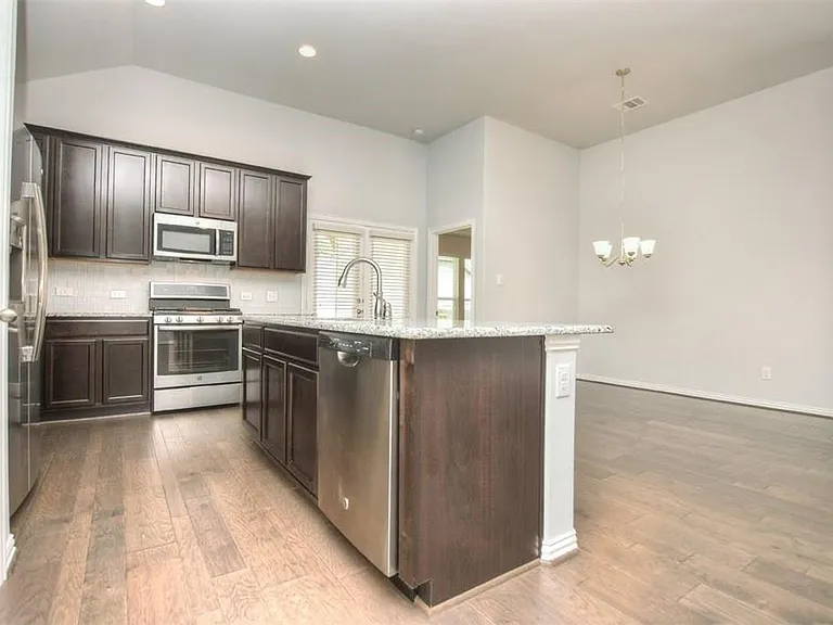 704 Bonnet Blvd — Photo 12