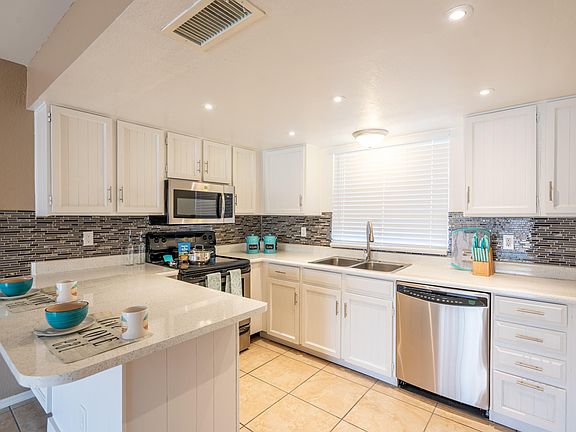 3rd image of 10449 W Echo Ln