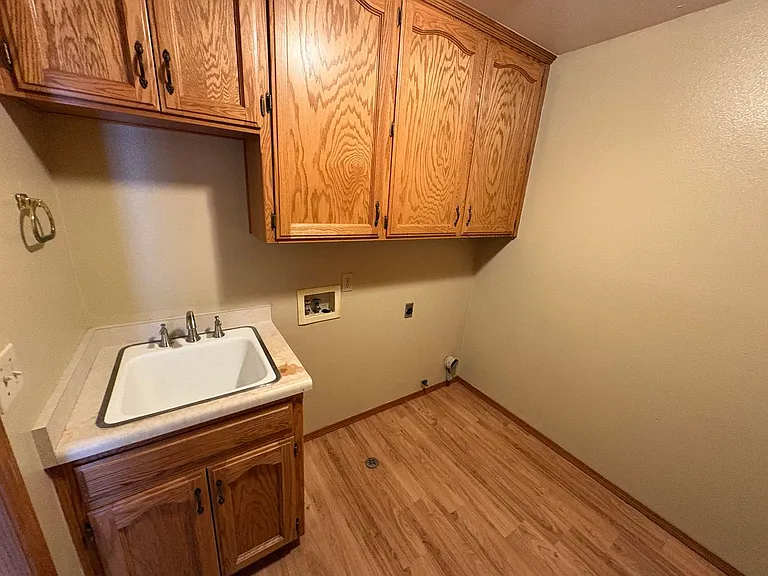 605 E Babcock Ave — Photo 34