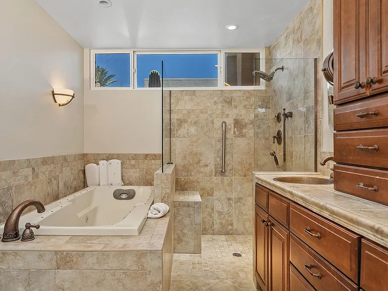 48 Pebble Beach Dr — Photo 18
