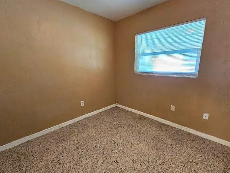 1216 E Myrtle St — Photo 18