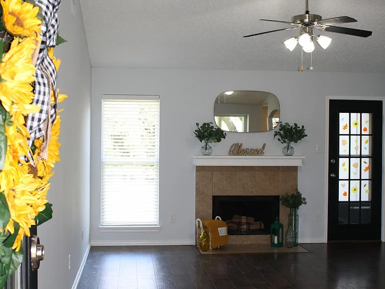 2518 Highdale Dr — Photo 7
