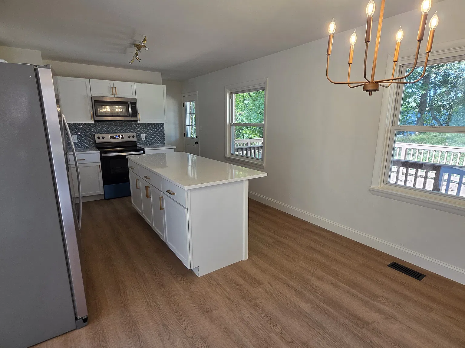 3 bed, 1144 sqft, $2,750 — Photo 3