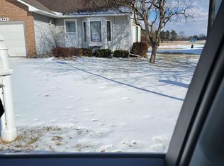 7449 Country Meadow Dr, Swartz Creek, MI 48473