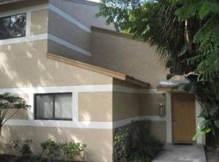 9451 Palm Cir N, Hollywood, FL 33025