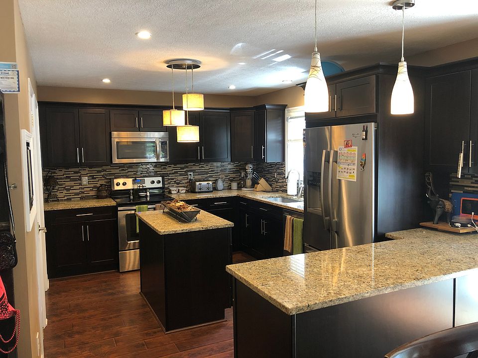 Updated kitchen w/granite