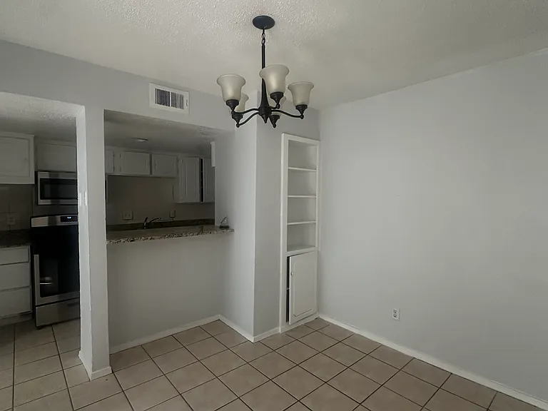 2803 Bryn Mawr Dr — Photo 4