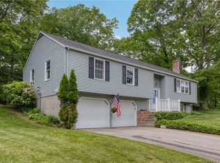3 Huntington Ct, Waterford, CT 06385