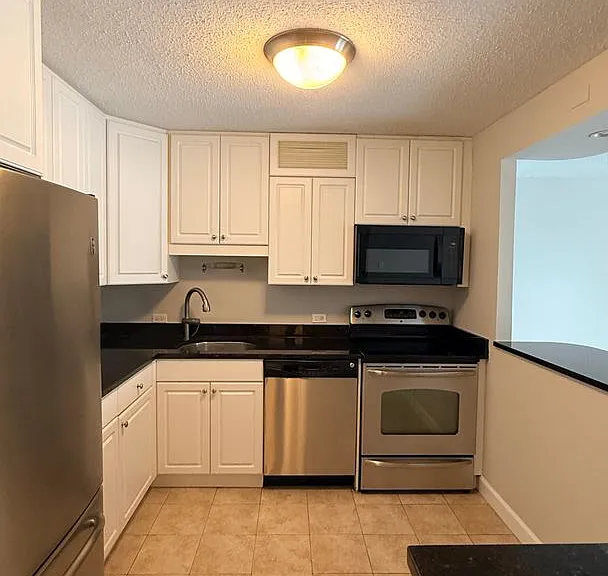 10 E Ontario Condos — Photo 39