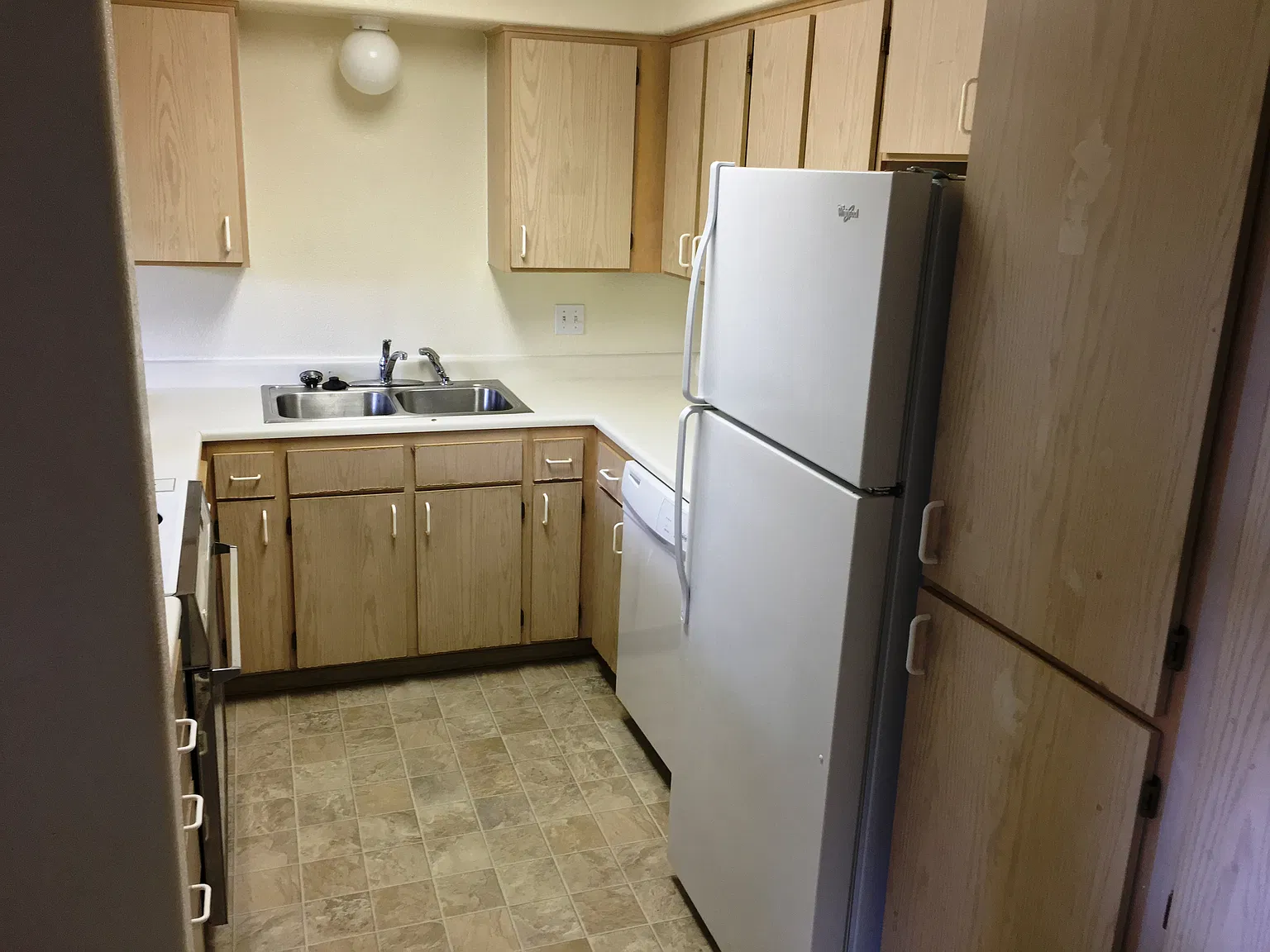 2 Bedroom 1 Bath — Photo 2