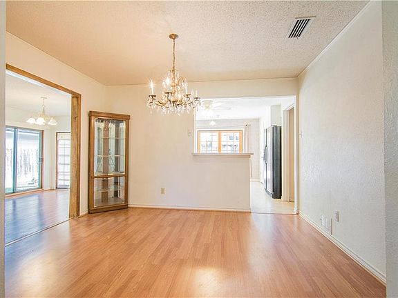 5th image of 1826 Leicester St