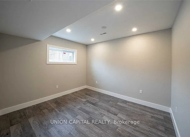 37 Roughley St #BASEMENT — Photo 4