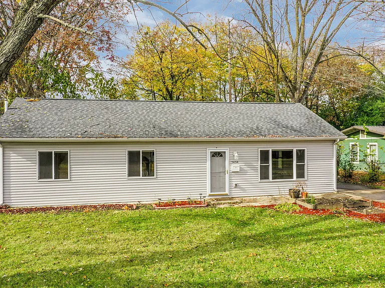 2434 Pinecrest Ave — Photo 49